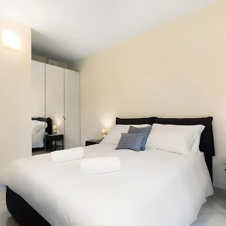 Bilocale Con Spazio Esterno Con Stazione 5' شقة *