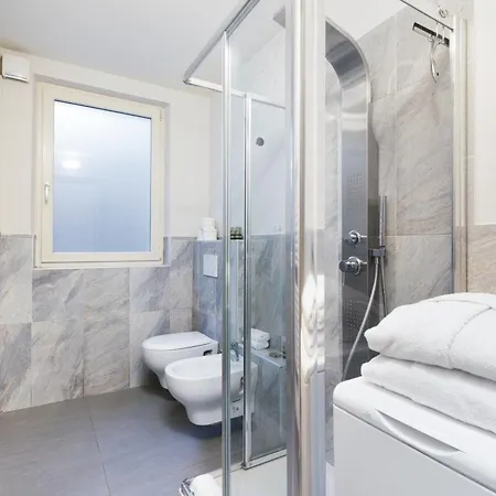 شقة Bilocale Con Spazio Esterno Con Stazione 5'