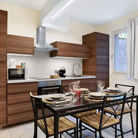 Bilocale Con Spazio Esterno Con Stazione 5' Apartament