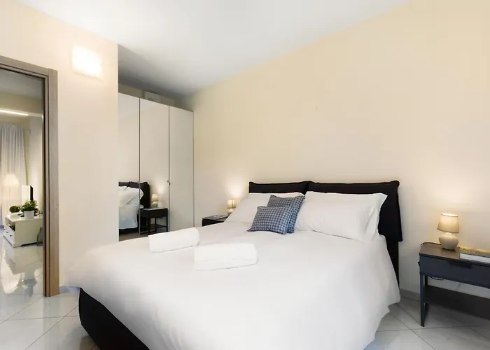 Bilocale Con Spazio Esterno Con Stazione 5' Lägenhet *