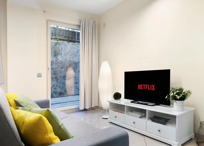 Bilocale Con Spazio Esterno Con Stazione 5' Lägenhet *