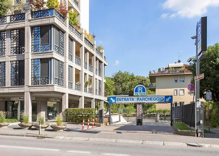 Bilocale Con Spazio Esterno Con Stazione 5' Lägenhet